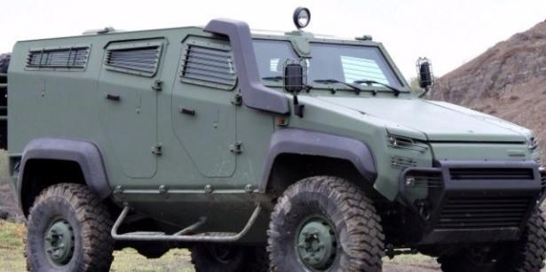 <p><strong>URAL</strong></p>
<p>Otokar firmasının ürettiği bir diğer zırhlı personel taşıyıcı ise Otokal Ural. Tamamı zırh sacından üretilmiş personel kabini ile farklı tehditlere karşı sağladığı üst seviye personel korumasına ilave olarak; geniş iç hacmi ve koltuk ara mesafeleri, ergonomik tam boy koltukları, süspansiyonu ve sınıfındaki en büyük lastik ebadı sayesinde personel konforunu da en üst seviyede tutuyor.</p>