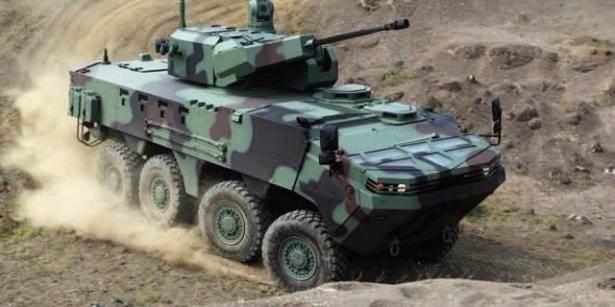 <p><strong>OTOKAR ARMA </strong></p>
<p>Yüksek taktik ve teknik özelliklere sahip yeni nesil çok tekerlekli modüler bir araç olan ARMA; üstün hareket kabiliyeti, yüksek mayın ve balistik koruma ile orta ve yüksek kalibre silah sistemi entegrasyon opsiyonlarına sahip. Arma, en zorlu arazi koşullarında bile hizmet verebilmekte.</p>