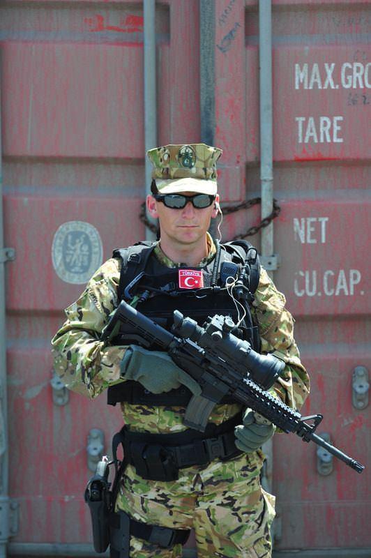 <p>Bu birimler ile gece, gündüz ve olumsuz görüş şartlarında çıplak gözle görülemeyen hedefler tespit ediliyor, tanınıyor ve mesafe bilgisi dahilinde yapılan balistik hesaplamalarla etkili biçimde ateş altına alınıyor.</p>