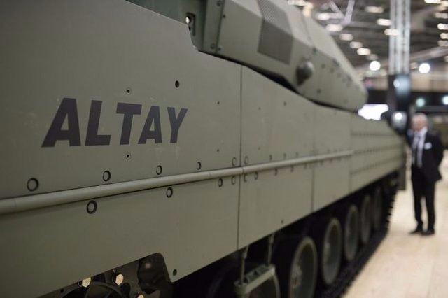 <p><strong>YÜZDE 100 MİLLİ TANK ALTAY</strong><br />
Altay muharebe tankını geliştiren otomotiv ve savunma şirketi Otokar, tankın seri üretime alınması için nihai teklifi bugün Savunma Sanayi Müsteşarlığı'na gönderecek.</p>