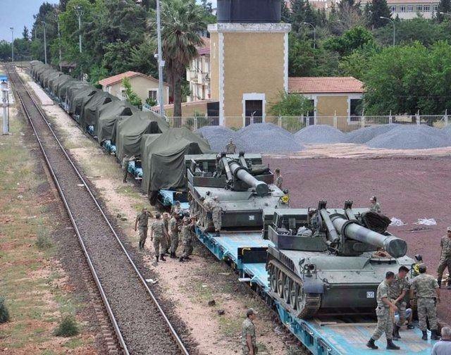 <p>Obüsteki muharebe sistemleri Fırtına Atış Kontrol Sisteminin hesapladığı atış komutlarını alma ve gönderme yeteneğine sahip. Fırtına hareket halindeyken 30sn. içinde atış görevine hazır olabilmekte ve ilk 15sn. içinde ani atış (darbe) olmak üzere 8 atımlık bir atış görevini bir dakika içinde tamamlaybilmektedir.</p>
<p> </p>