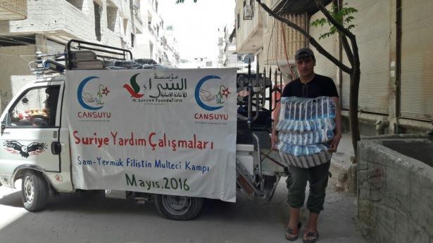 <p>Birleşmiş Milletler de geçtiğimiz günlerde yaptığı açıklamada yaklaşık 20 bin Filistinlinin kaldığı Yermuk Kampı'ndaki insani durumun felaket boyutlarına ulaştığı uyarısında bulunmuştu.</p>
