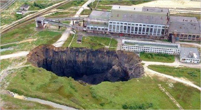 <p><strong>DÜNYA DELİK DEŞİK!</strong></p>

<p>10. Berezniki Sinkhole, Rusya</p>
