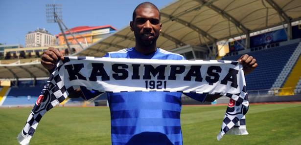 Ryan Babel Kasımpaşa'ya 3 yıllık imzaladı