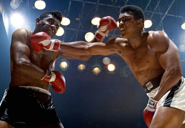 Olimpiyat altını bulunan iki boksörün 1965'te yaptığı ağır siklet dünya şampiyonluğu karşılaşmasında Muhammed Ali, Floyd Petterson'ı 12 raund sonunda teknik nakavt ile mağlup ederek rakibinin üst üste 3. kez dünya şampiyonluğuna ulaşan ilk boksör olmasına izin vermedi.