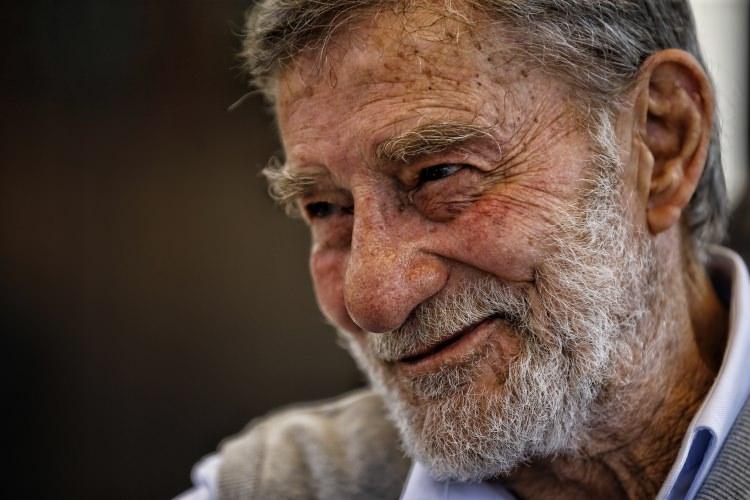 <p><strong>"Selvi Boylum Al Yazmalım"ın şefkatli Cemşit'i</strong> <strong>Ahmet Mekin, </strong>85 yaşında olmasına rağmen halen film ve dizilerde rol alırken eski günleri de özlemle yad ediyor</p>
