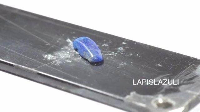 <p>Ağacı süslemek için, Antik Mısır'da Firavunlar tarafından çok önem verilmiş kıymetli bir taş olan, Lapis lazuli taşı eklendi.</p>

<p> </p>

