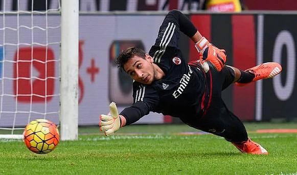 <p>Milan'ın kalecisi Gianluigi Donnarumma'nın dünyaya gelmesine tam bir yıl vardı.</p>
