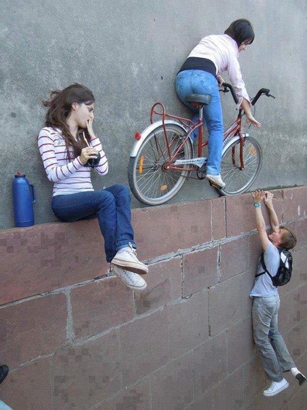 <p>Yaşanan anı olduğundan farklı göstermek için yalnız bilgisayar başındaki teknikler değil fotoğrafçının kullanacağı perspektifte etkiliyor. </p>