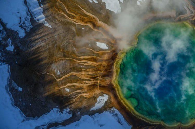 <p>Yellowstone'da bululnan, Dünya'nın en büyük üçüncü kaplıcası olan Grand Prismatic Springs...</p>

<p>MICHAEL NICHOLS</p>
