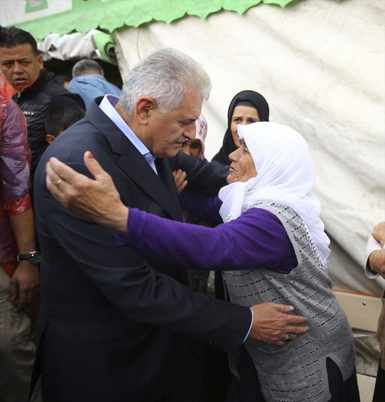 <p>Köy meydanında kurulan taziye çadırında konuşan Binali Yıldırım, birlik ve beraberlik vurgusu yaptı.</p>