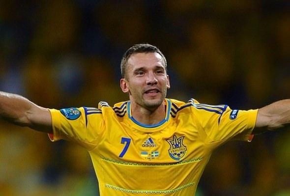 <p>Andriy Shevchenko<br />
<br />
Trabzonspor'a tavsiye edilmiş ancak dönemin başkanı Atay Aktuğ, "Alacak imkanımız var ama Andriy'den bir cacık olmaz" demiştir.</p>
