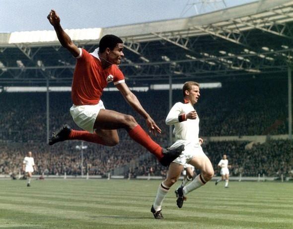<p>Eusebio<br />
<br />
Portekizli efsane futbolcu Eusebio'nun kaçırdığı ilk penaltıyı Jose Mourinho'nun babası Felix kurtarmıştır.</p>