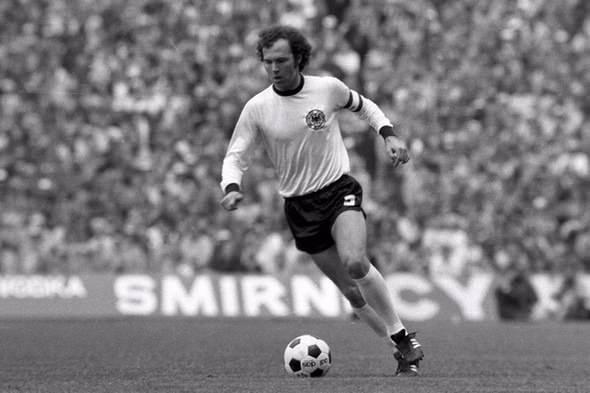 <p>Franz Beckenbauer<br />
<br />
Jübile maçında kendi kalesine gol atan tek futbolcudur.</p>
