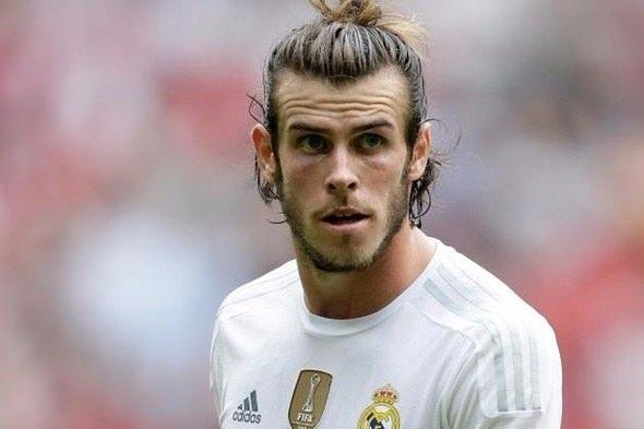<p>Gareth Bale<br />
<br />
"Küçükken mahallede maç yaparken adaletli olsun diye sol ayağımı kullanmamı yasaklamışlardı."</p>
