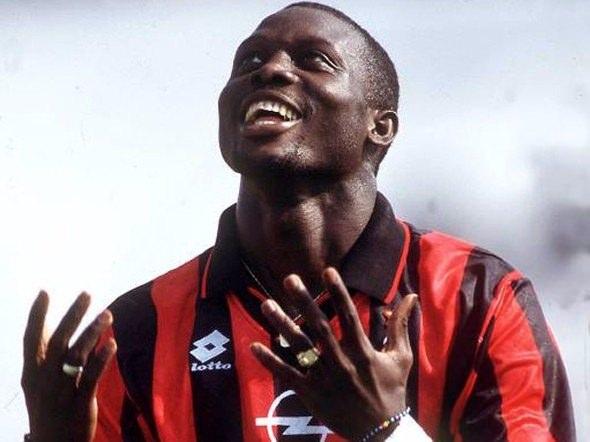 <p>George Weah<br />
<br />
'Dünyada Yılın Futbolcusu' ödülünü alan ilk ve tek Afrikalı futbolcudur.</p>