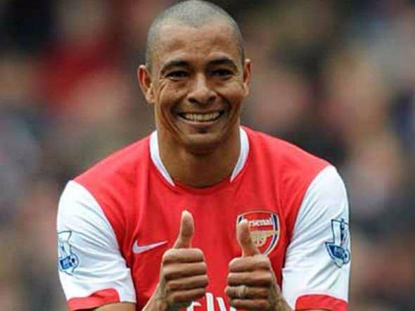 <p>Gilberto Silva<br />
<br />
America Mineiro'da oynarken kulübün verdiği düşük ücretlerden dolayı bir dönem marangozluk yaparak geçimini sağlamıştır.</p>