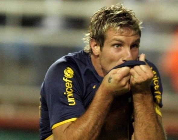 <p>Martin Palermo<br />
<br />
Kolombiya maçında kazanılan 3 penaltıdan da yararlanamayan Arjantinli Martin Palermo, uluslararası bir maçta 'En çok penaltı kaçıran futbolcu'dur.</p>
