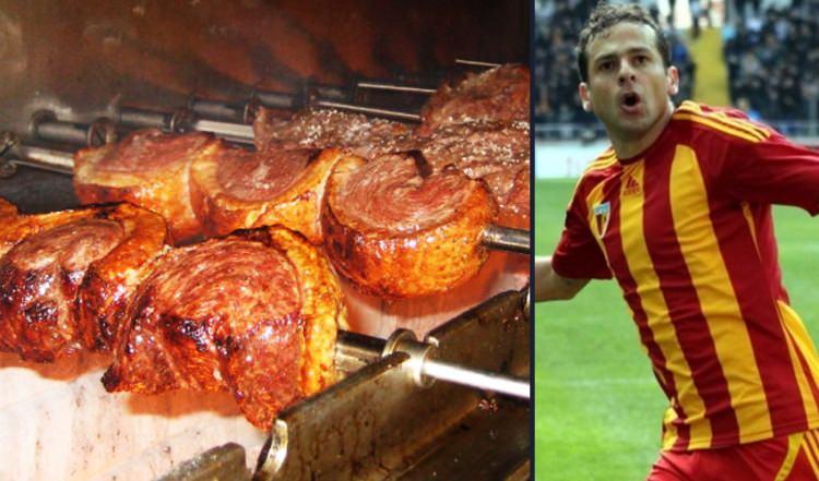 <p>Bobo - Picanha</p>
<p>Türkiye'de Beşiktaş ve Kayserispor formaları giyen Bobo, picanha isimli bir tür et yemeğini çok seviyor. </p>