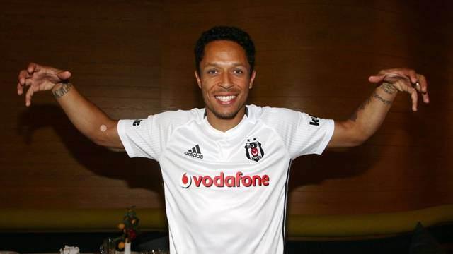 <p>Adriano / Beşiktaş</p>
