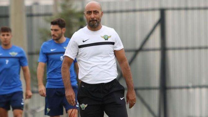 <p><span style="color:#FFFF00"><strong>TEKNİK ADAMLAR</strong></span><br />
<br />
Tolunay Kafkas / Akhisar</p>

