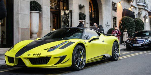 <p>Samuel Eto'o Ferrari 458</p>
