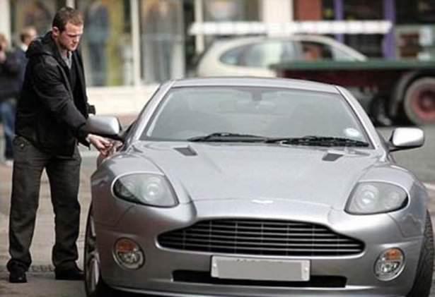 <p>Wayne Rooney Aston Martin DBS</p>
