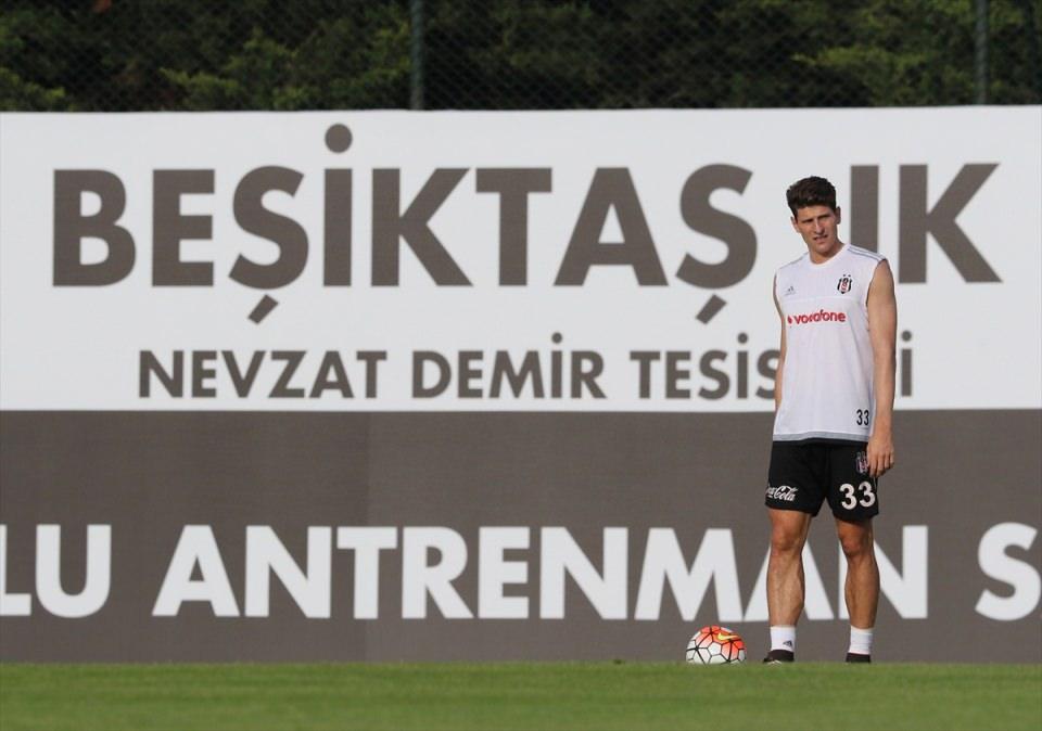 <p>Mario Gomez</p>
