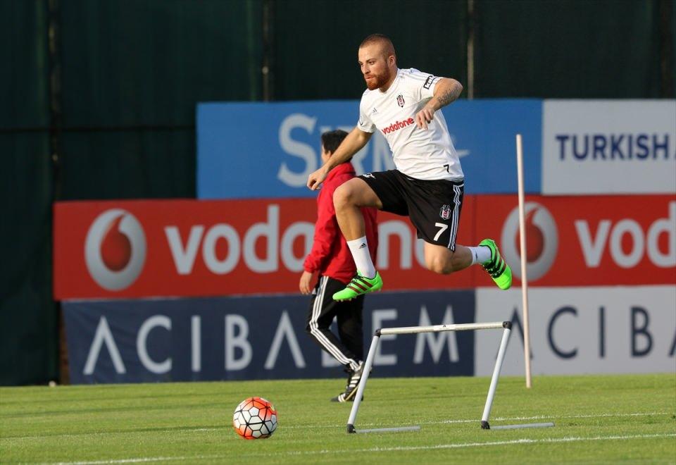 <p>Gökhan Töre</p>
