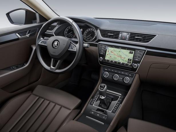 <p><strong>Skoda Superb</strong></p>
