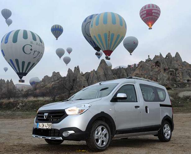 <p><strong>Dacia</strong> </p>
<p>Dacia’da hem nakit alım desteği hem de uygun faizli kredi seçenekleri bulunuyor. Duster, Sandero Stepway, Logan MCV, Lodgy, Dokker Van ve Dokker Combi modellerinde Aralık ayında “sıfır faiz” kampanyası yer alıyor. Kampanya kapsamında 36 bin TL 12 ay veya 12 bin TL 36 ay veya 18 bin TL 18 ay seçenekleri bulunuyor. <br />
Bu kredi seçenekleri sizin için uygun değilse kredi koruma sigortası olan Maxxi Korumalı yüzde 0.69, Maxxi korumasız ise yüzde 0.79 faiz kampanyasından faydalanabiliyor. Ayrıca tüzel ve serbest meslek sahibi gerçek kişi müşteriler için peşinatsız kredi yani araç bedelinin yüzde 100’üne kadar kredi kullanma imkanı sunuluyor. <br />
Araçlarını nakit satın almak isteyen müşteriler için ise Aralık ayında nakit alım indirimleri de bulunuyor. Sandero Stepway’de 1000 TL, Duster’da 1.500TL, Logan MCV dizel versiyonunda 2000TL, Lodgy’de 1000 TL, Dokker Combi’de 1.250TL ve Dokker Van modelinde 750TL tutarında indirimler bulunuyor.</p>
