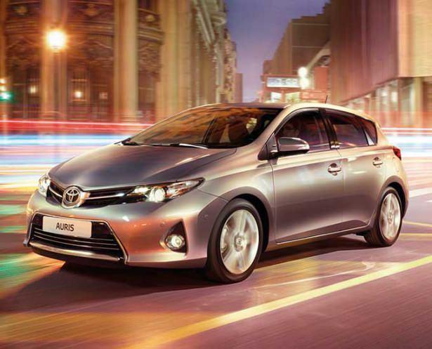 <p><strong>Toyota</strong> <br />
Japon üretici, kompakt hatcback modeli Auris’de 4 bin TL’ye, Auris Touring Sports’ta 5 bin 500 TL’ye varan indirimlere ek olarak 0 faiz ile kredi seçenekleri ile sizi bekliyor. <br />
Yaris Hybrid’de lansmana özel 5 bin TL’lik özel indirim devam ederken Verso’da 5 bin 50 TL’ye, Avensis’te 5 bin TL’ye varan, RAV4 2.0 benzinli ve dizel modellerinde de 7 bin 500 TL’lik indirimler yer alıyor. <br />
Yeni bir Toyota sahibi olmak isteyenler için avantajlar getiren kampanya da aynı zamanda yüzde 0.97’den başlayan faiz oranları ve her bütçeye uygun 48 aya varan vade seçenekleri de sunuluyor. Aralık ayı kampanyası ile Toyota sahibi olanlar, ödemelerine isterlerse 2015 yılının Temmuz ayında başlayabiliyorlar.</p>