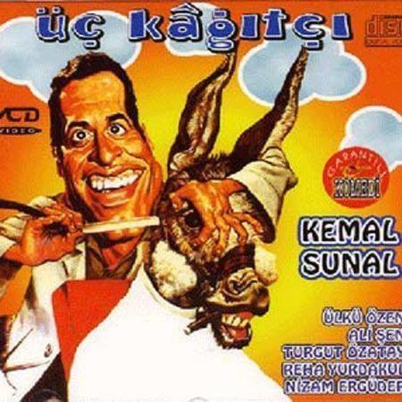 <p><strong>ÜÇ KAĞITÇI</strong><br />
Kemal Sunal, filmin başında bir minibüse biniyor. Minibüsün önden çekimlerinde arkası dolu. yandan çekimlerde ise boş.</p>
