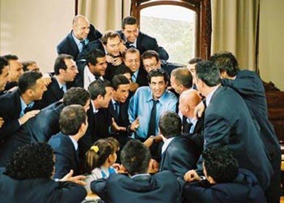 <div><strong>HABABAM SINIFI MERHABA</strong></div>

<div>Filmde edebiyat sınıfına biyoloji dersi veriliyor.</div>
