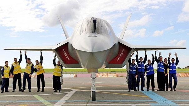 <p><span style="color:#FFFF00"><strong>SAHTELERİ YTAPILDI</strong></span><br />
<br />
F-35 jetlerinin sahteleri yapılarak İngiltere'nin RNAS Culdroe hava üssüne  teslim edildi.</p>
