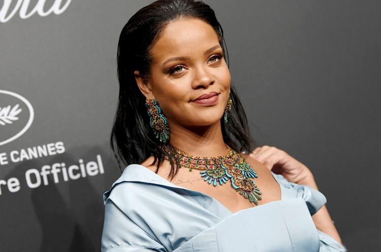 <p>Dünyaca ünlü sanatçı Rihanna, ev almak için ayırdığı bütçeyle şaşırttı. Rihanna, 6.8 milyon dolara malikane satın aldı.</p>
