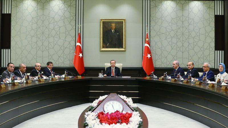 <p>Bakanlar Kurulu bu dönemde, Ahmet Davutoğlu başkanlığında 52 kez toplanırken, bazı toplantılar da Cumhurbaşkanı Recep Tayyip Erdoğan başkanlığında gerçekleştirildi. </p>

<p> </p>
