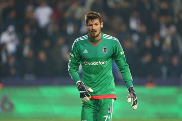 <p><strong>Denys Boyko, Everton'la prensipte anlaştı</strong><br />
<br />
Everton'la prensip anlaşmasına varan Denis Boyko konusunda Başkan Fikret Orman tam bir hayal kırıklığı yaşıyor.</p>
