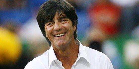 <p>Joachim Löw (Almanya) <br />
<strong>Yıllık Kazancı:</strong> 2.15 milyon pound</p>
