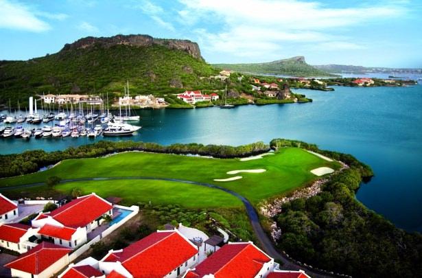 <p><strong>3. Curacao</strong><br />
<br />
Başkenti Willemstad olan ve Venezüela’nın kuzeyinde, Karayip Denizi’nin güneyinde yer alan ülkede yaklaşık 150 bin kişi yaşıyor. Birçok kişinin favorisi olan Curacao likörü, adaya özgü çiçeklerin aromasıyla yapılıyor. Curacao Adası’nın da içinde bulunduğu Hollanda Krallığı’na bağlı Aruba ve Bonaire adalar topluluğuna baş harflerinden dolayı ABC Adaları deniliyor.Ayrıca doğaseverlerin mutlaka gitmesi gereken Curacao’nun en büyük milli parkı Christoffelpark’ta başka yerde göremeyeceğiniz bitki ve hayvanlarla birlikte unutulmaz bir anı kazıyabilirsiniz hafızanıza.</p>
<p> </p>
<p> </p>