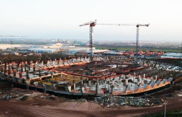 <p><strong>Kocaeli Stadı (33 bin seyirci kapasiteli)  -</strong> Yapımı %15 seviyesinde devam ediyor.</p>
