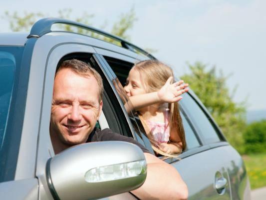 <p>Çocuklu ailelerin yaşadığı güçlüklerden birisi de, araç içerisinde çocuklarının güvenliğini sağlamaktır.  <br />
İşte, araç içerisinde çocukların güvenliğini sağlamak için alınması gereken tedbirler</p>
