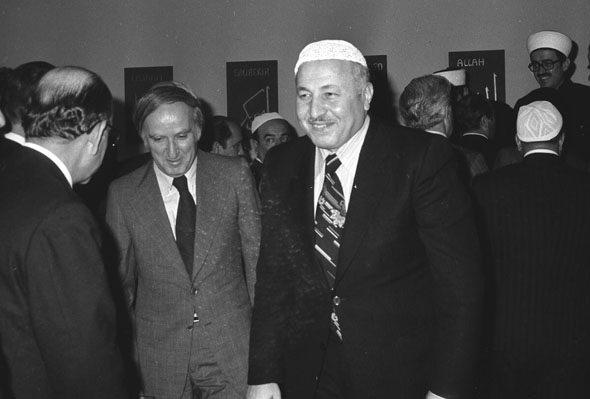 <p><strong>TBMM Başkanı Cahit Karakaş (sağ 2) ve Milli Selamet Partisi (MSP) Genel Başkanı Erbakan, 24 Mart 1978'de TBMM'de yeni açılan mescitte... </strong>​</p>
