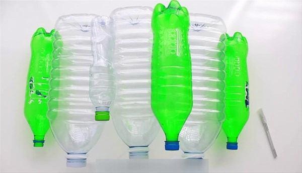 <p>Plastik şişelerden küçük balıkları avlamak için tuzak yapmanız mümkün. İşte aşamaları...</p>

