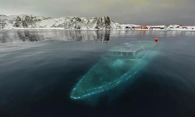 <p>Yat Batığı</p>

<p>Antartica</p>
