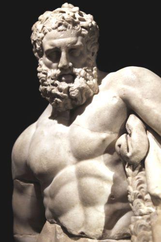 <p>Yurt dışına kaçırılmış binlerce tarihi eserden biri olan ve Antalya Müzesi'nde sergilenen ''Yorgun Herakles'' heykeli ziyaretçi rekoru kırdı.</p>