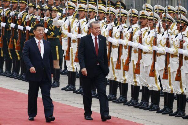<p>Cumhurbaşkanı Erdoğan, Çin Halk Cumhuriyeti Devlet Başkanı Şi Jinping tarafından resmi törenle karşılandı.</p>

<p> </p>
