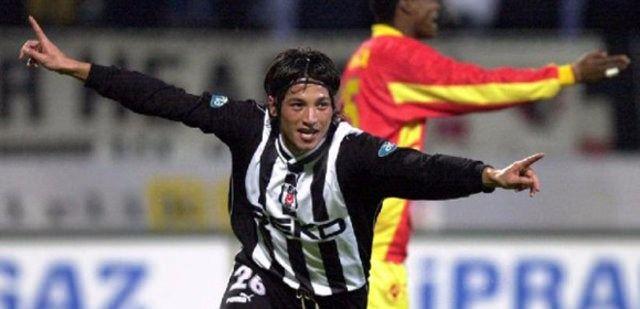 <p><strong>İLHAN MANSIZ</strong></p>

<p>2001 yılında İlhan, Galatasaray ile sözleşme imzalama aşamasına kadar geldi ancak son anda atak yapan Beşiktaş golcü oyuncuyu kaptı.</p>
