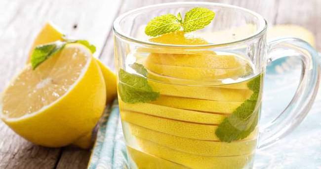<p><strong>6-</strong> Sinir sisteminin daha hızlı çalışmasını sağlayan limonlu su, depresyondan kurtulmanızı sağlar</p>