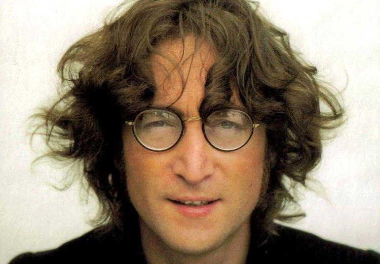 <p><strong>John Lennon</strong></p>
